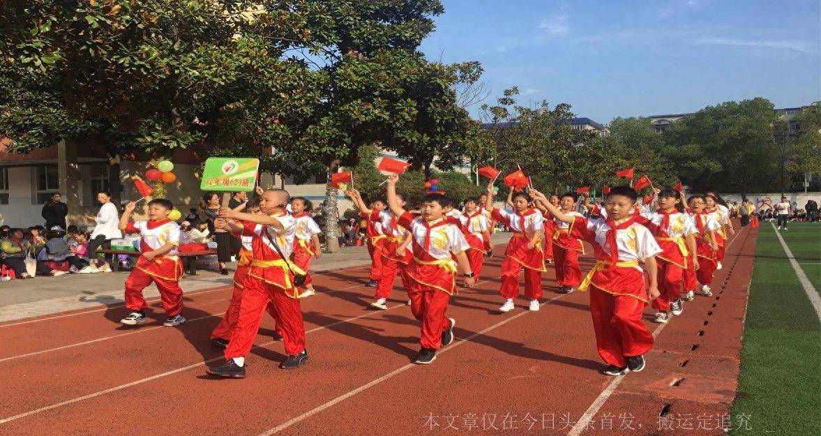 美网八强！郑钦文2比0完胜贾贝乌尔，轻舟已过万重山