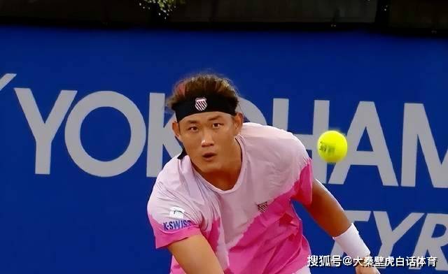 2-0！恭喜张之臻，完胜“巴西费德勒”晋级，温网后首秀开门红